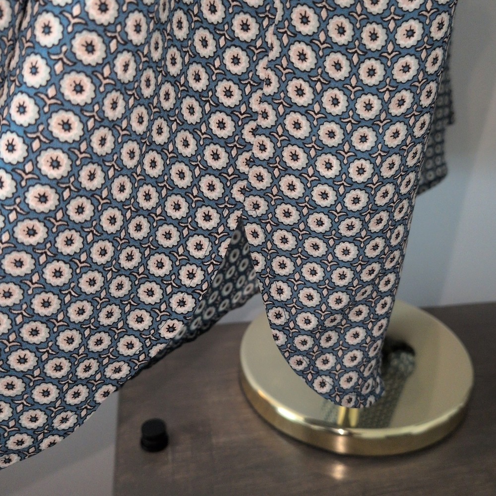 LOFT Blouse Womens Large Blue White Floral Medallion Roll Tab Long Sleeve 418589 - Picture 6 of 9
